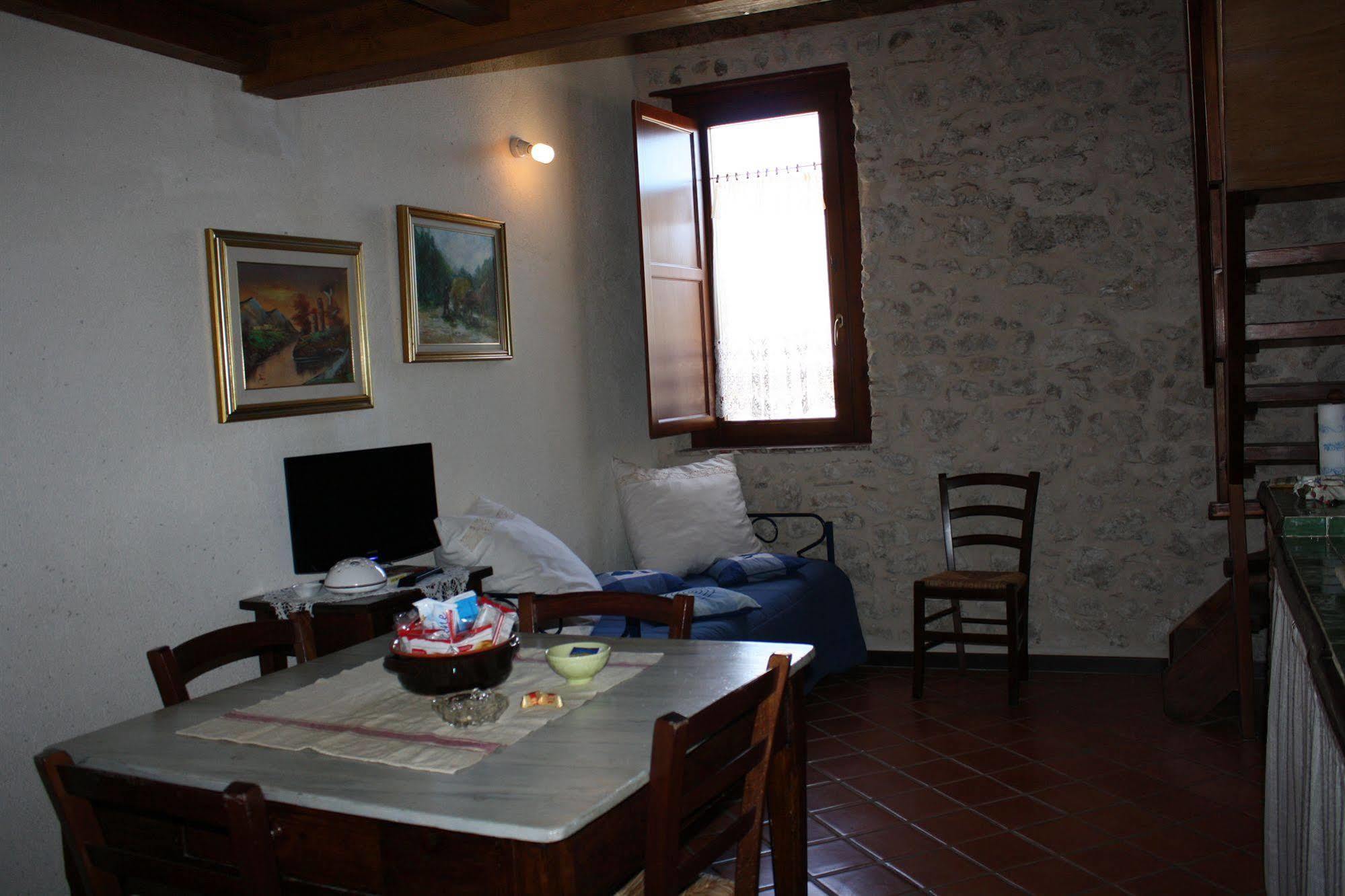 La Casa Su Le Dimore Del Borgo Santo Stefano Di Sessanio Exterior photo
